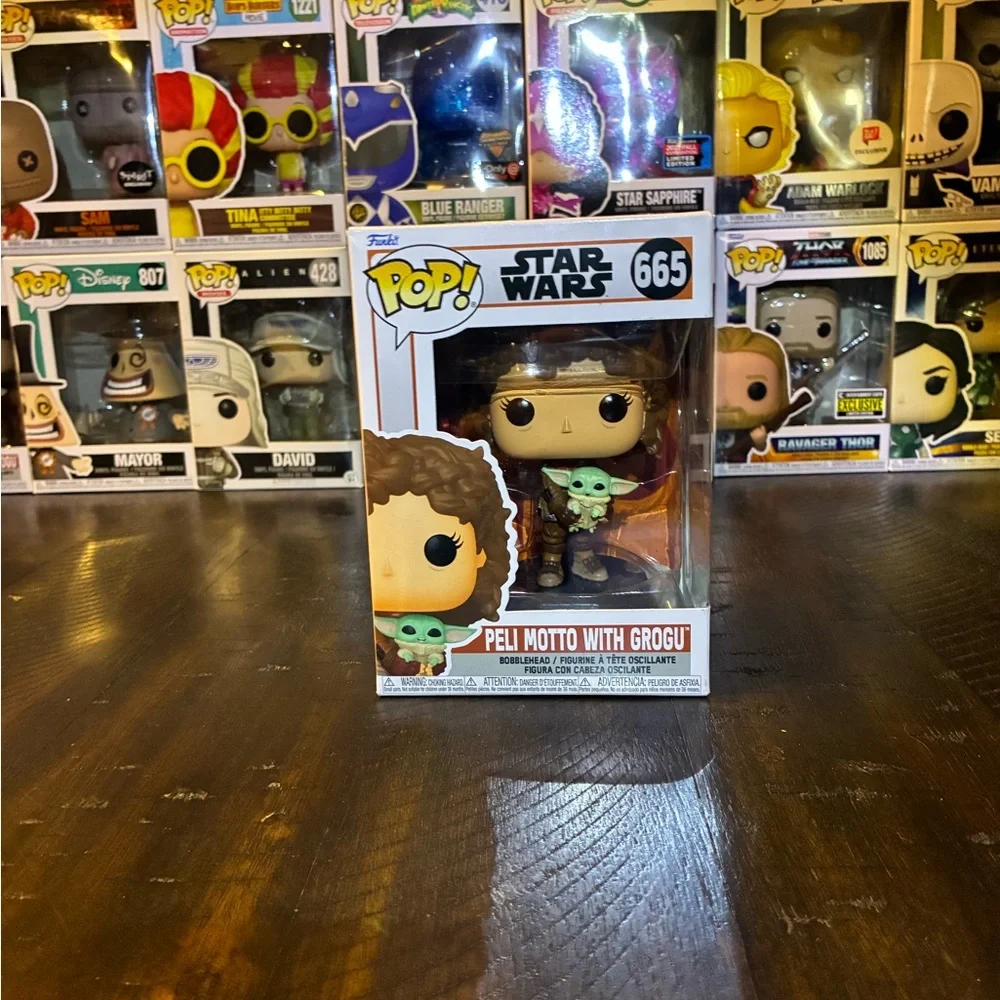 Funko Pop! Star Wars: The Mandalorian Season 3 Peli Motto with Grogu #665